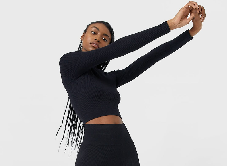 CROP TOP SEAMLESS DE STRADIVARIUS
