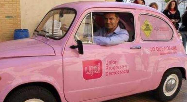 toni cantó en upyd