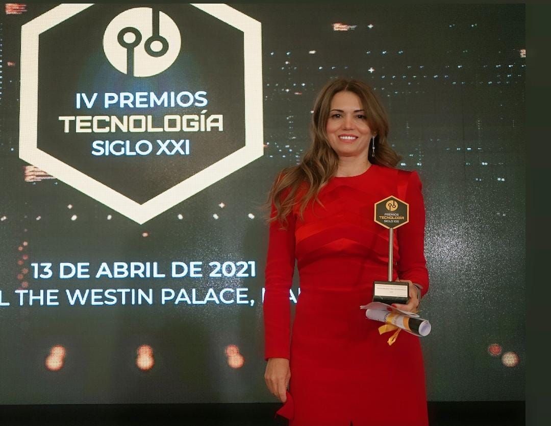 1619720410_Mar_Villa_regociendo_premio