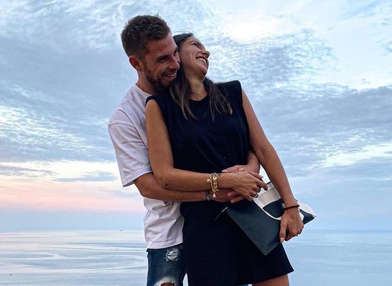 TOM ENTIENDE LAS DUDAS DE SANDRA PICA