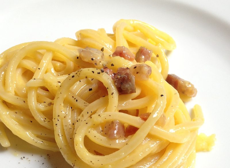 CÓMO ACOMPAÑAR LA SALSA CARBONARA