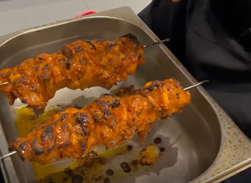 COMENZANDO A PREPARAR LA CARNE DEL KEBAB
