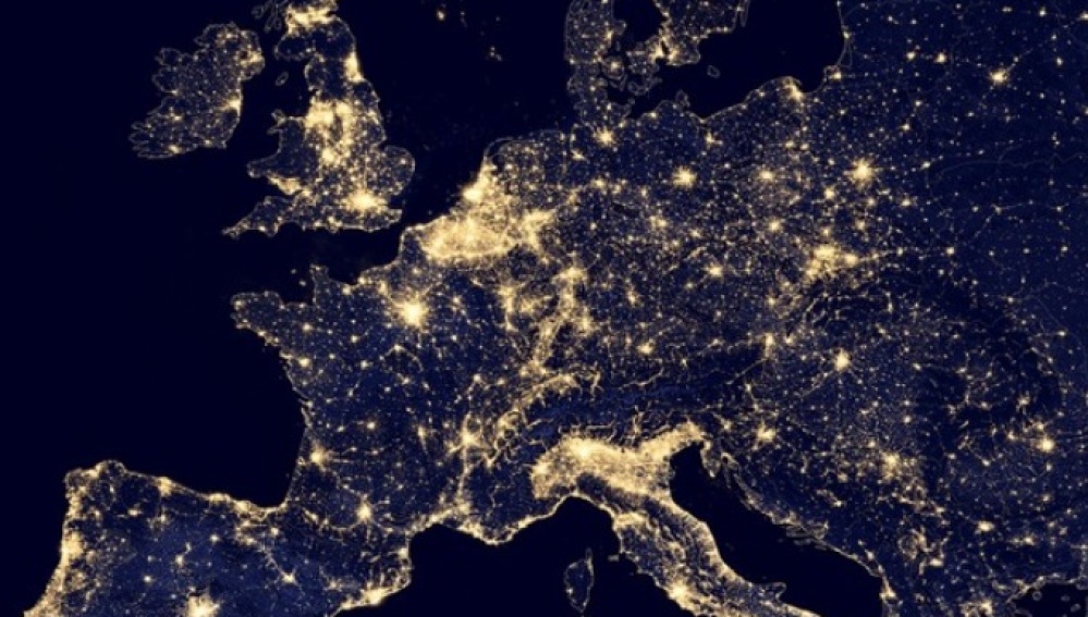 Valencia, la tercera que más contaminación lumínica genera