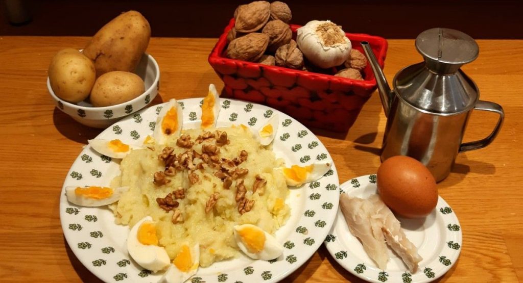 Atascaburras: ¿Qué es y cómo se prepara este plato? 3 Moncloa Con que acompañar el atascaburras