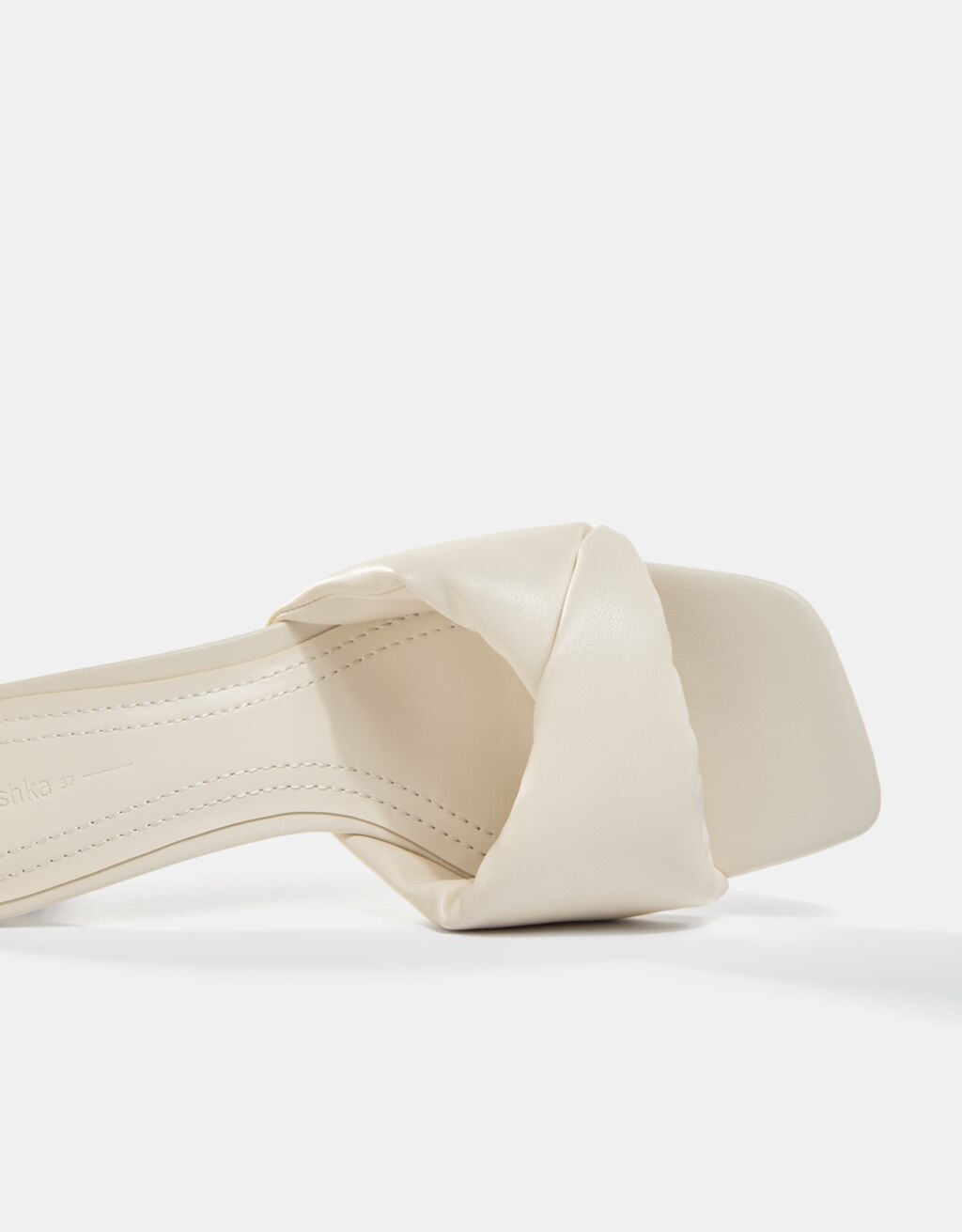 sandalia acolchada bershka