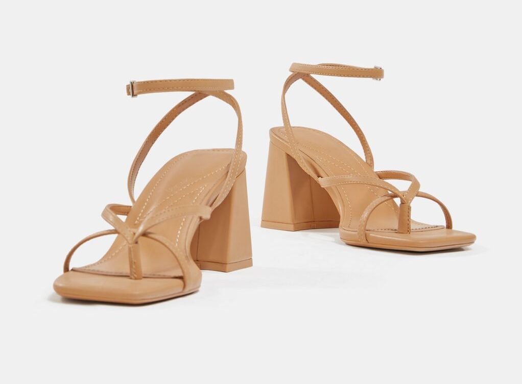 sandalia tacon tiras