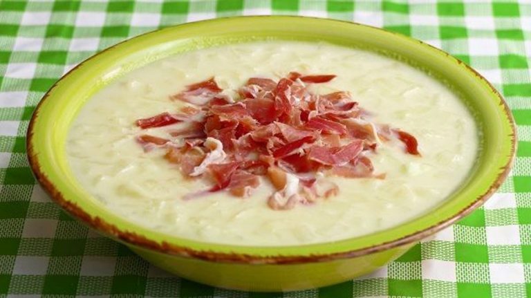 La receta búlgara de sopa fría de yogur y pepino que triunfa en las noches de calor