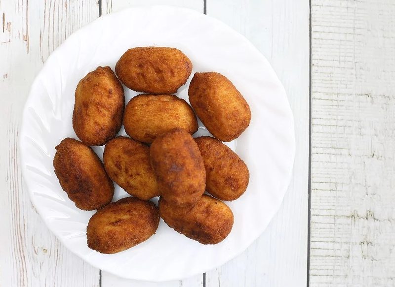 ACOMPAÑAMIENTO PARA UNA RACIÓN DE CROQUETAS CASERAS