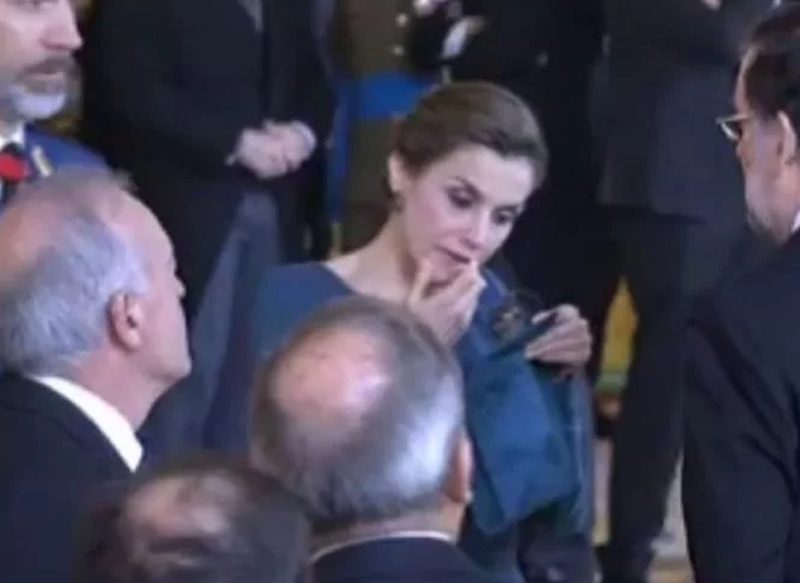 EL RETOQUE DE LA REINA LETIZIA EN UNA RECEPCIÓN