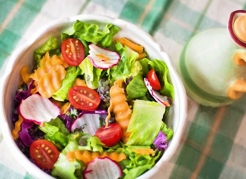 CONSERVACIÓN DE LA LECHUGA DE LA ENSALADA EN AGUA