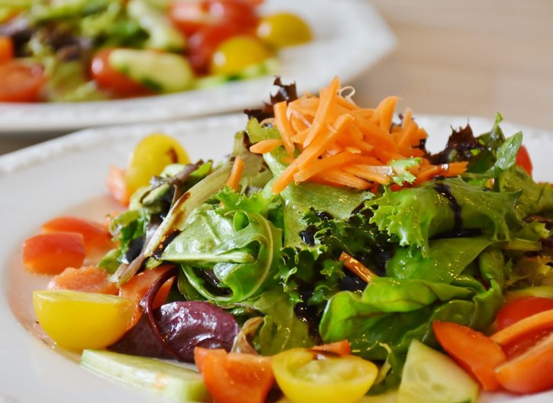 NO AÑADAS DEMASIADA SALSA A LA ENSALADA