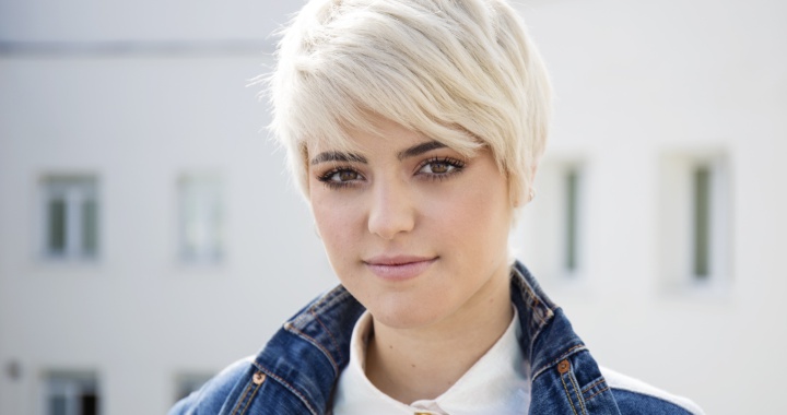 alba-reche-pelo-corto