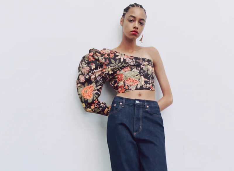 TOP ASIMÉTRICO ESTAMPADO DE ZARA