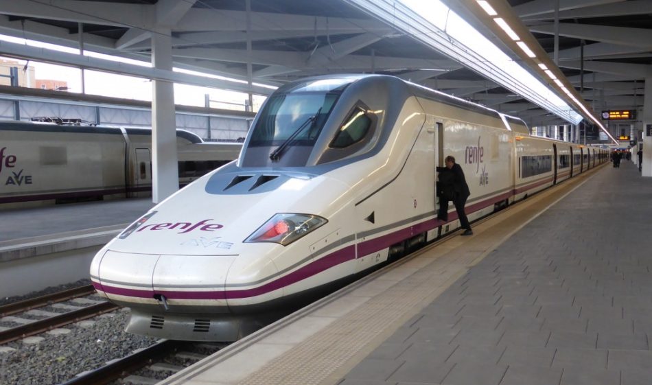 Decenas de reclamaciones por un tren de Renfe que circuló de Albacete a Córdoba sin aire acondicionado