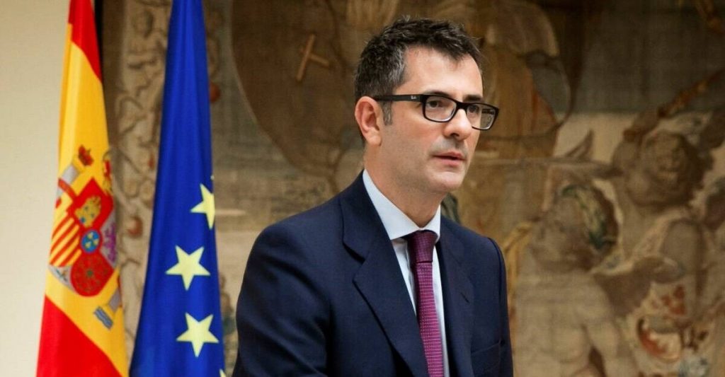 Bolaños, el encargado de purgar al CGPJ y reinterpretar la Constitución para culminar la amnistía 3 Moncloa Félix Bolaños también tendrá que responder ante la UE por no renovar el CGPJ y las denuncias de PP y Vox contra la amnistía