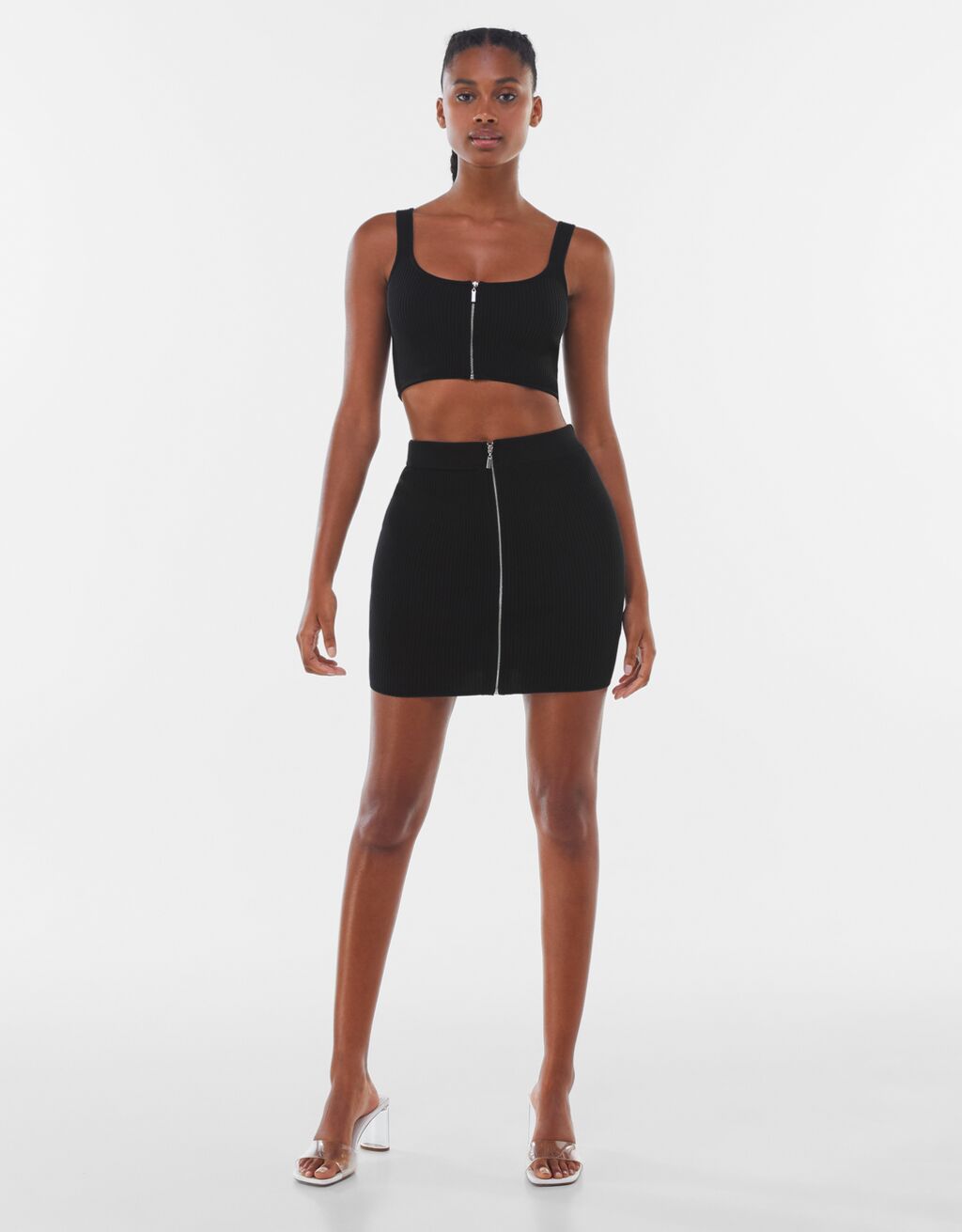traje negro cremallera