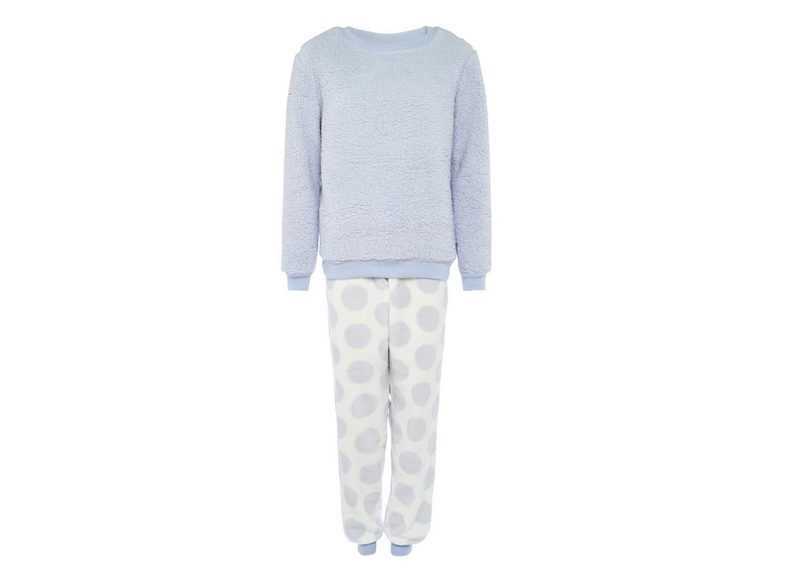 PIJAMA DE FORRO POLAR CON ESTAMPADO