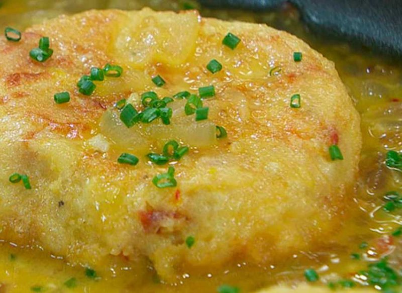 PREPARACIÓN DE LA RECETA DE PATATAS A LA IMPORTANCIA CON MORCILLA Y ESPÁRRAGOS