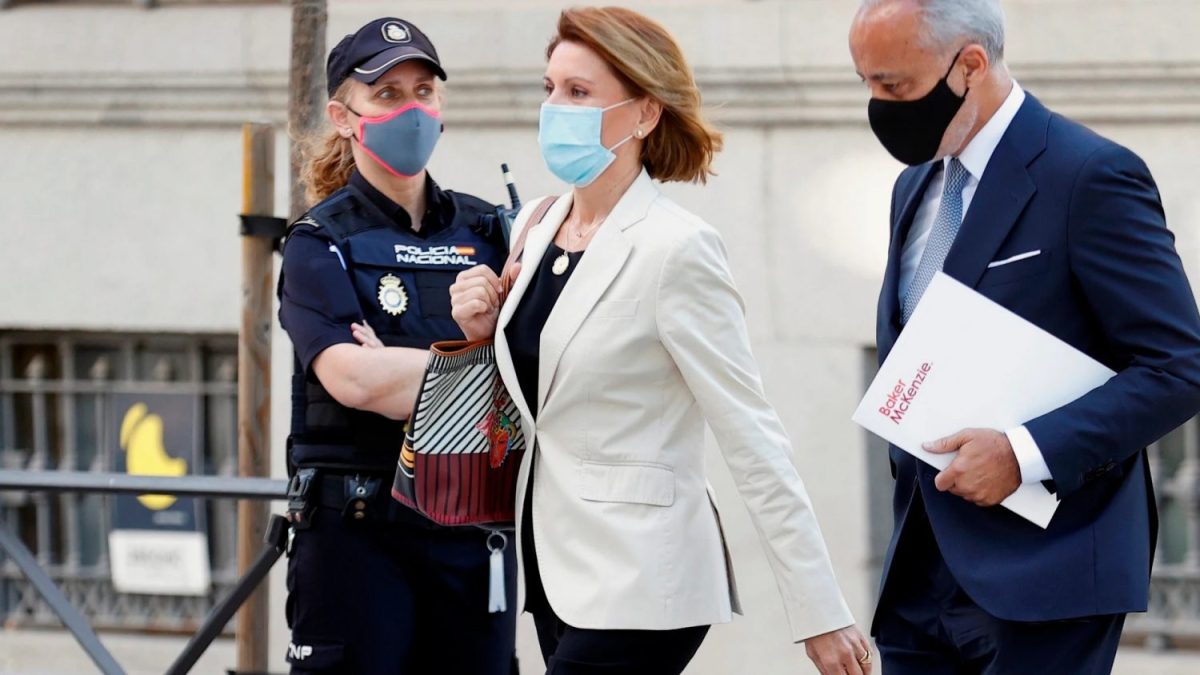 Fiscalía pide reabrir 'Kitchen' para Cospedal Dolores de Cospedal, siendo presidenta de la Junta de Castilla-La Mancha, decidió paralizar la carrera del SESCAM. Desde entonces, García-Page no la ha reactivado.