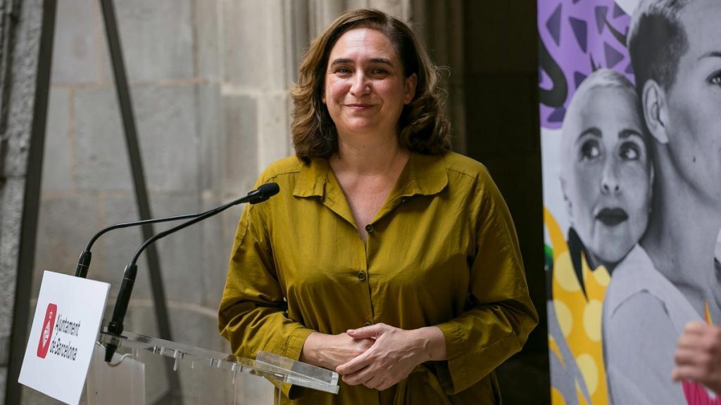 Colau ve su fin y busca incrustarse con Díaz para sobrevivir con sueldo público 1 Moncloa Ada Colau, alcaldesa de Barcelona