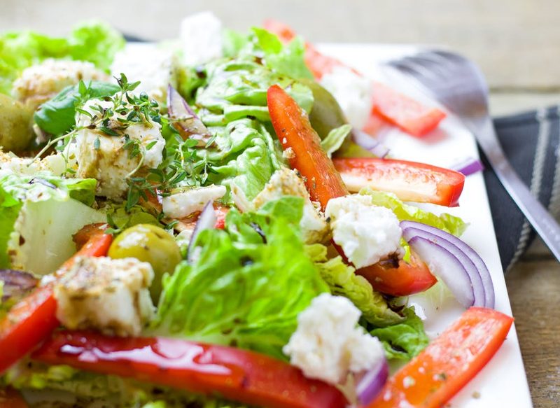 ENSALADA DE QUESO FETA Y FRUTOS SECOS PARA ACOMPAÑAR LOS CANELONES