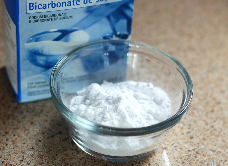 BICARBONATO PARA DESHACERSE DE LAS MANCHAS DE SANGRE EN EL COLCHÓN
