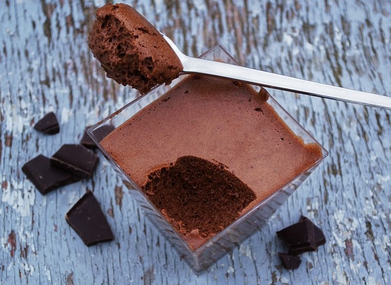 USA LAS CLARAS DE HUEVO PARA HACER MOUSSE