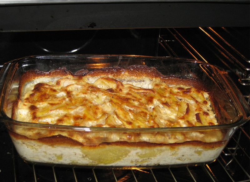 PASOS FINALES DE LA RECETA DE PATATAS CON BECHAMEL