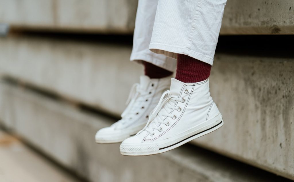 Cómo limpiar unas zapatillas blancas de tela 8 Moncloa Que hacer cundo se mojan mis zapatillas en pantano