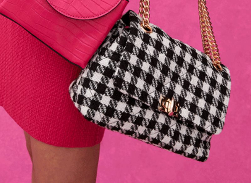 BOLSO DE PATA DE GALLO CON DETALLE DE CADENA DE PRIMARK