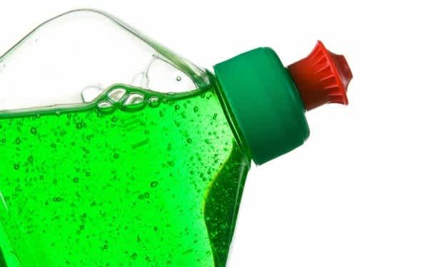 Cómo limpiar unas zapatillas blancas de tela 6 Moncloa Jabón para lavar los platos