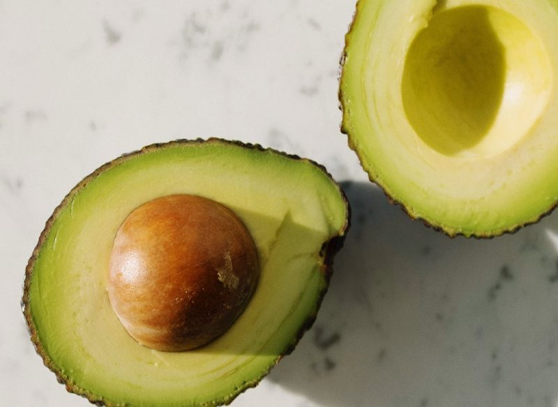 EL CONSUMO HABITUAL DE AGUACATE ES MUY RECOMENDABLE