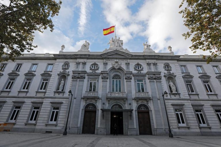 El Supremo convoca al Gobierno para que informe públicamente sobre los menas