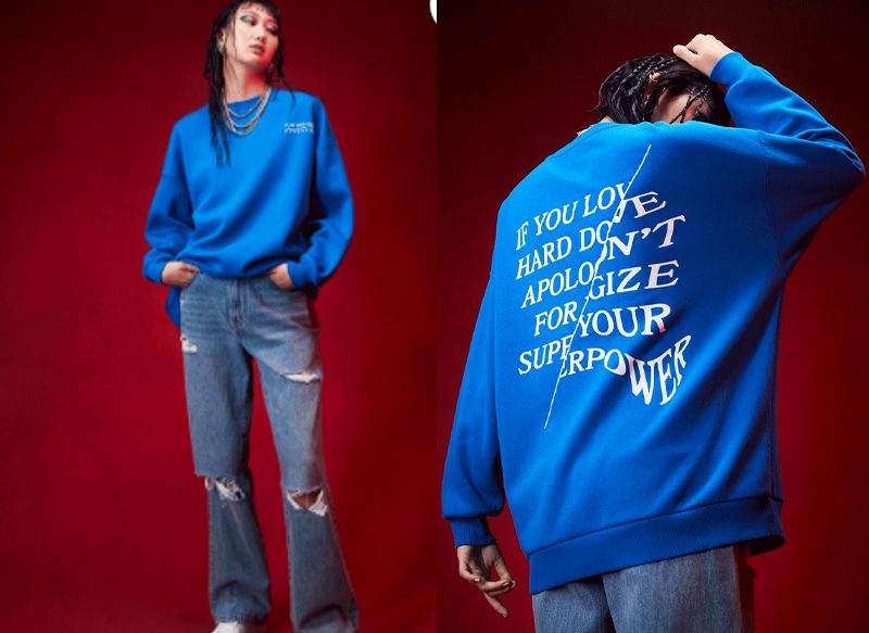 SUDADERA AZUL CON MENSAJE