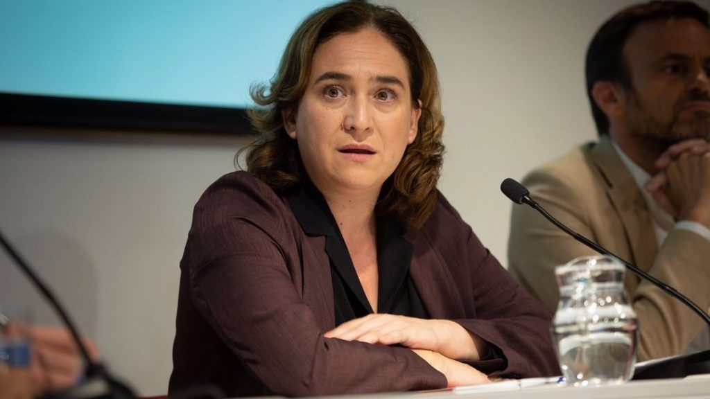 Colau defiende el 'no' de BComú a los Presupuestos de Collboni, pero afirma que no tira la toalla 1 Moncloa Colau defiende el 'no' de BComú a los Presupuestos de Collboni pero afirma que no tira la toalla