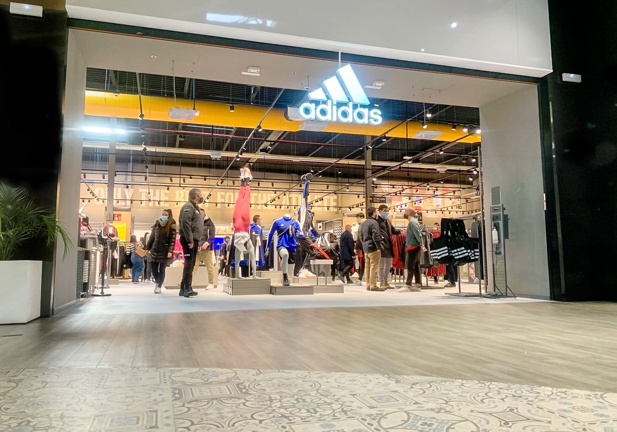 1643290783_Apertura_de_Adidas_Outlet_en_The_Outlet_Stores_Alicante