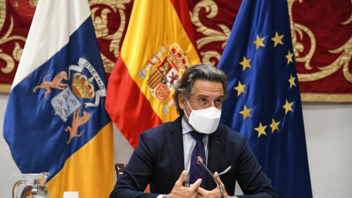 El presidente del Parlamento de Canarias reclama una repuesta conjunta y eficaz de la UE a la gestión de la migración