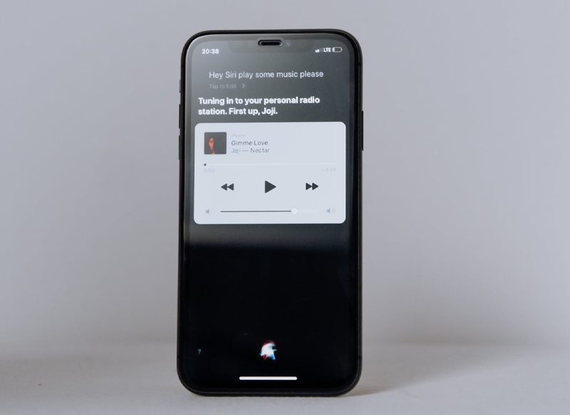 SIRI TAMBIÉN RESPONDE ORIGINALMENTE CON CINE Y SERIES