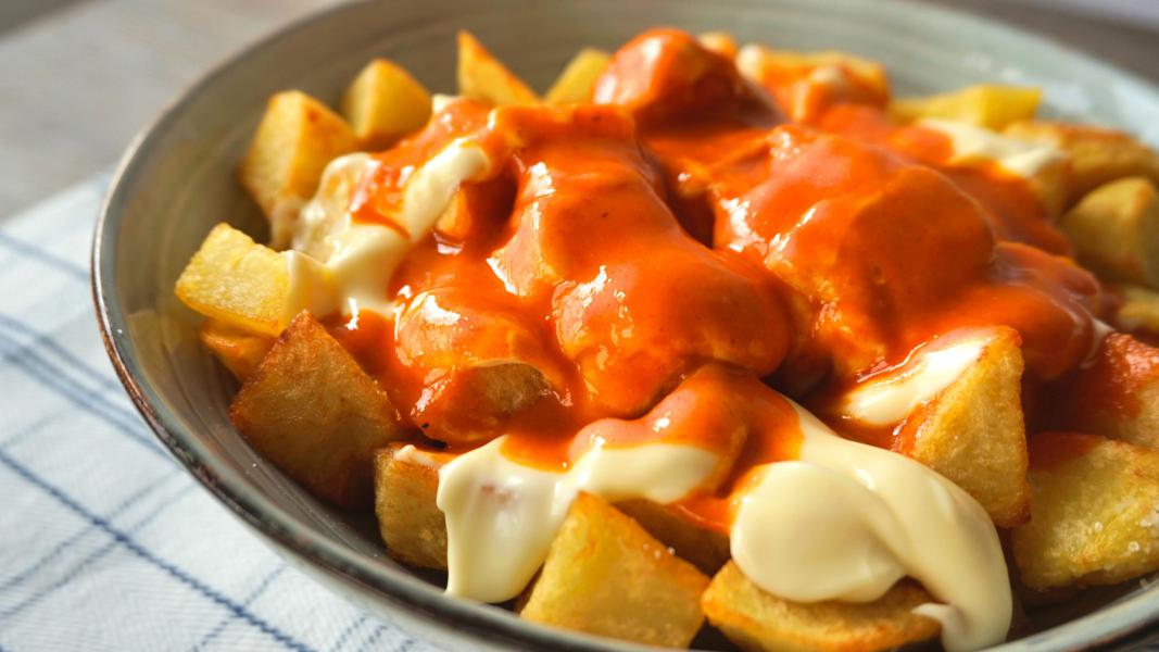 El origen de las patatas bravas