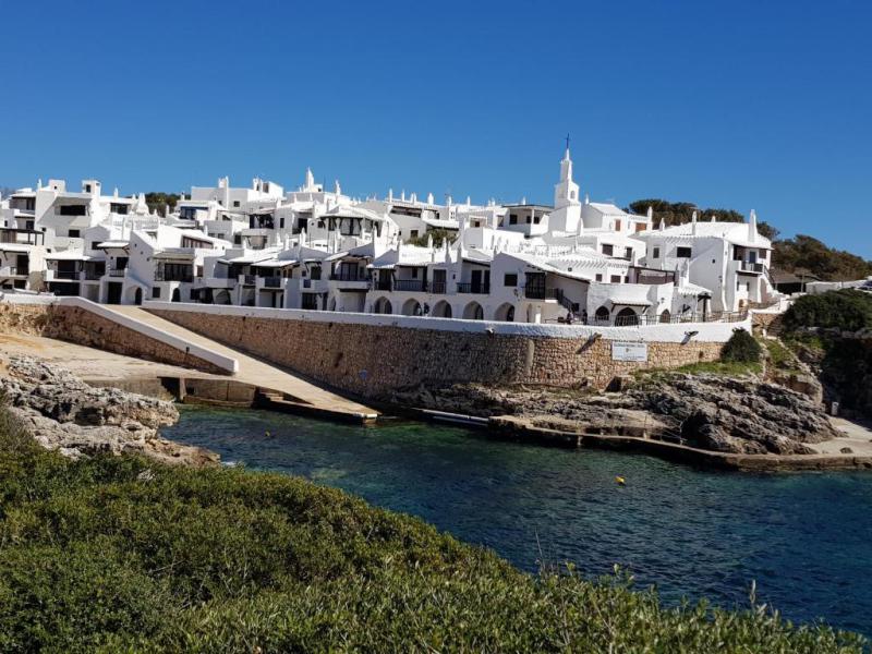 Binibeca Vell: te hace olvidar los desacuerdos con tu pareja (Menorca)