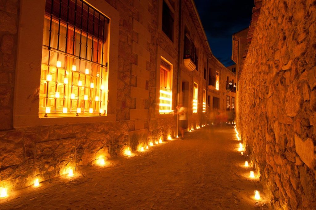 Que conocer en Pedraza (Segovia), el pueblo romántico iluminado por velas 1 Moncloa La Noche de las Velas