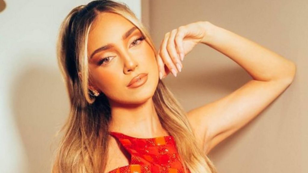 Ana Mena y su cambio físico radical en fotos 2 Moncloa Ana Mena: Sus pasos y andar sobre los escenarios