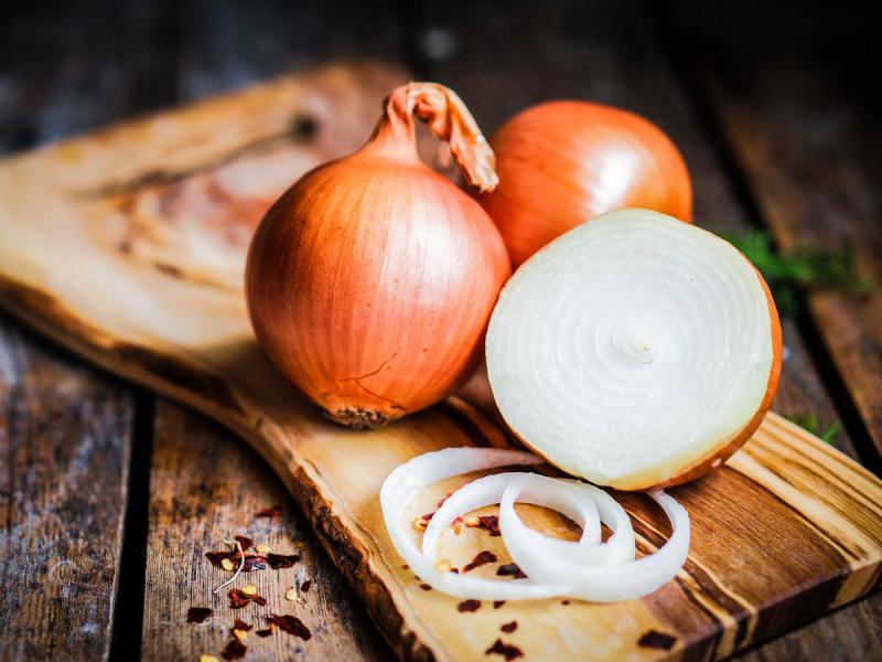 Cebolla: con propiedades antiinflamatorias y flavonoides