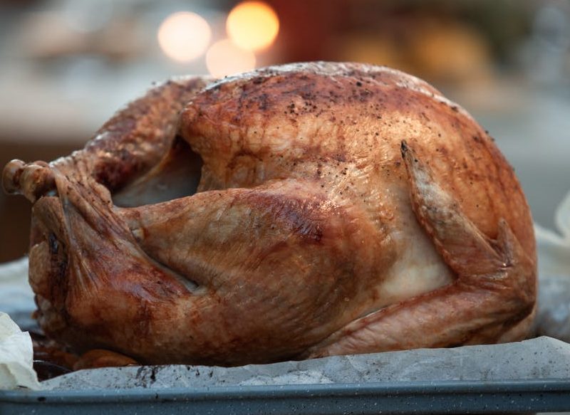 PRECALENTAR EL HORNO PARA PREPARAR EL POLLO ASADO