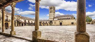 Que conocer en Pedraza (Segovia), el pueblo romántico iluminado por velas 7 Moncloa Pedraza y la historia conservada