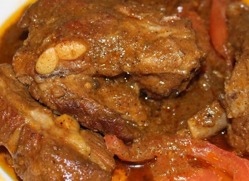 COSTILLAS GUISADAS, UNA PREPARACIÓN SABROSA