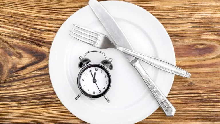3 alimentos permitidos que convierten el ayuno intermitente en un paseo