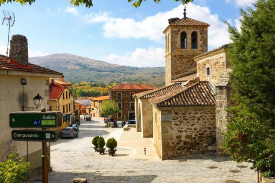 Garganta de los Montes: calles empedradas y viviendas con historia