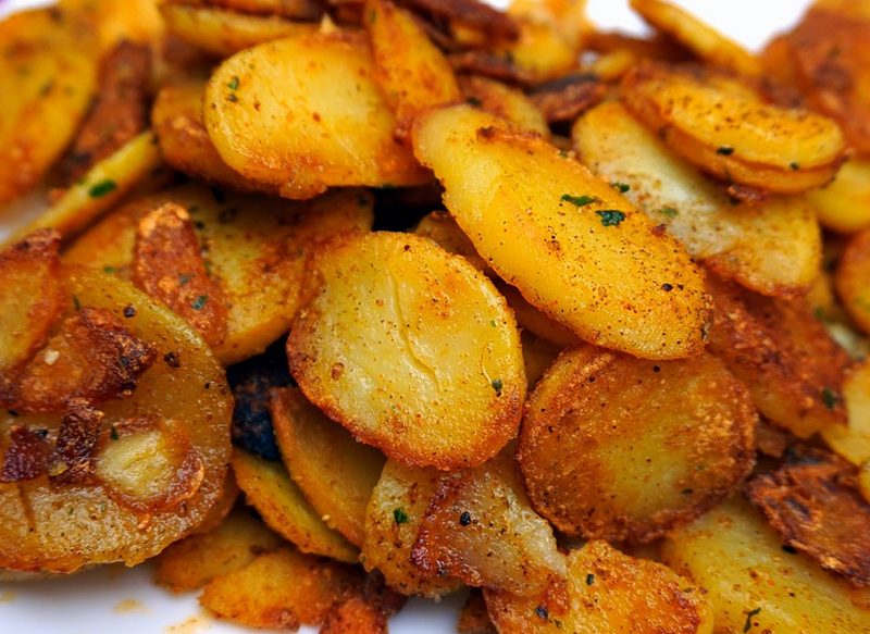 PATATAS FRITAS CON HIERBAS AROMÁTICAS