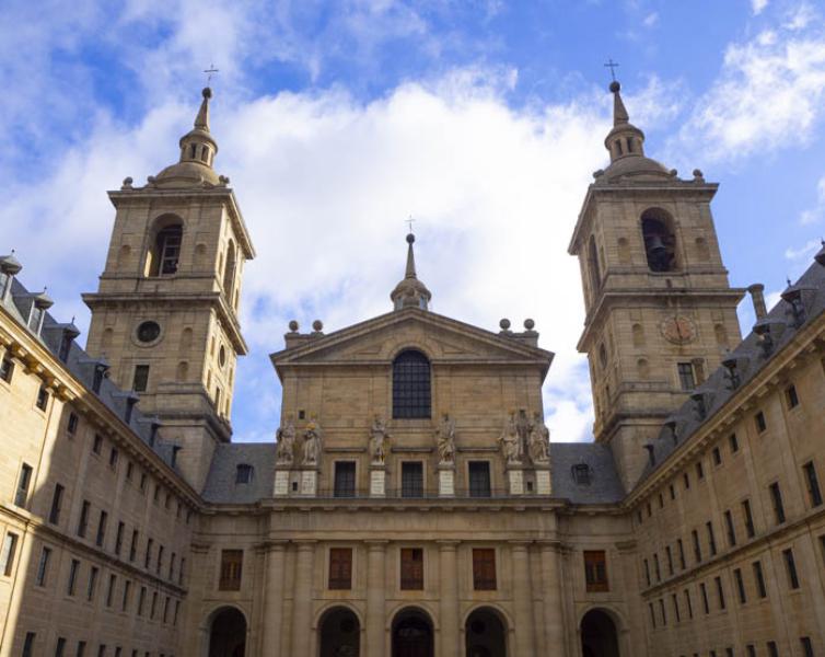 n Lorenzo de El Escorial: donde reposan los restos de reyes y reinas